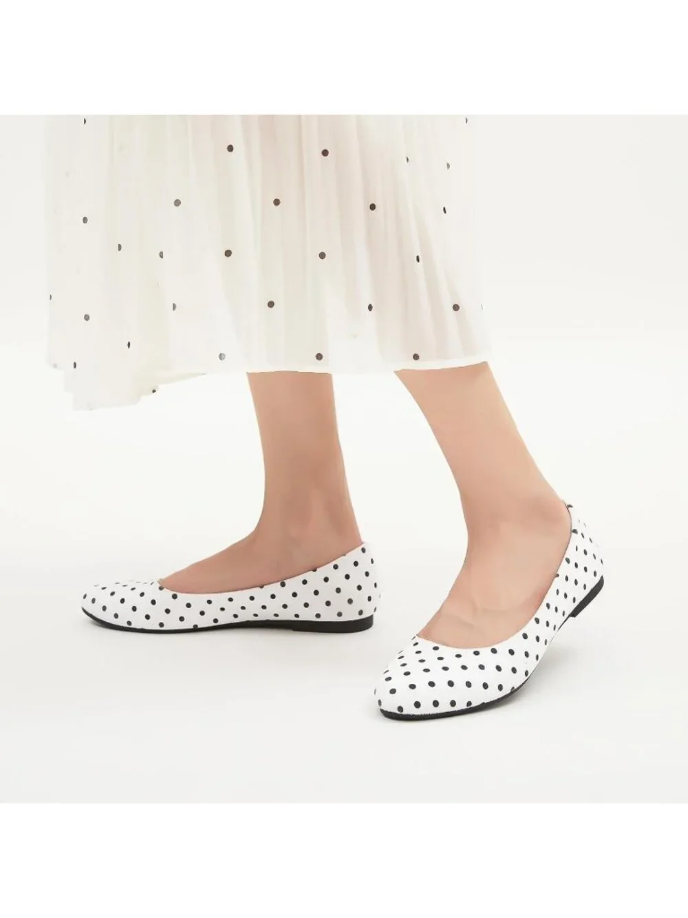 Women's White Dot PU Leather Closed Toe Comfortable Flexible Slip On Ballet Flat